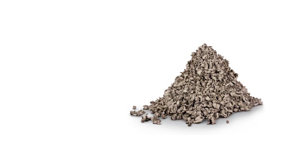 Monte de toalhas de papel usadas.