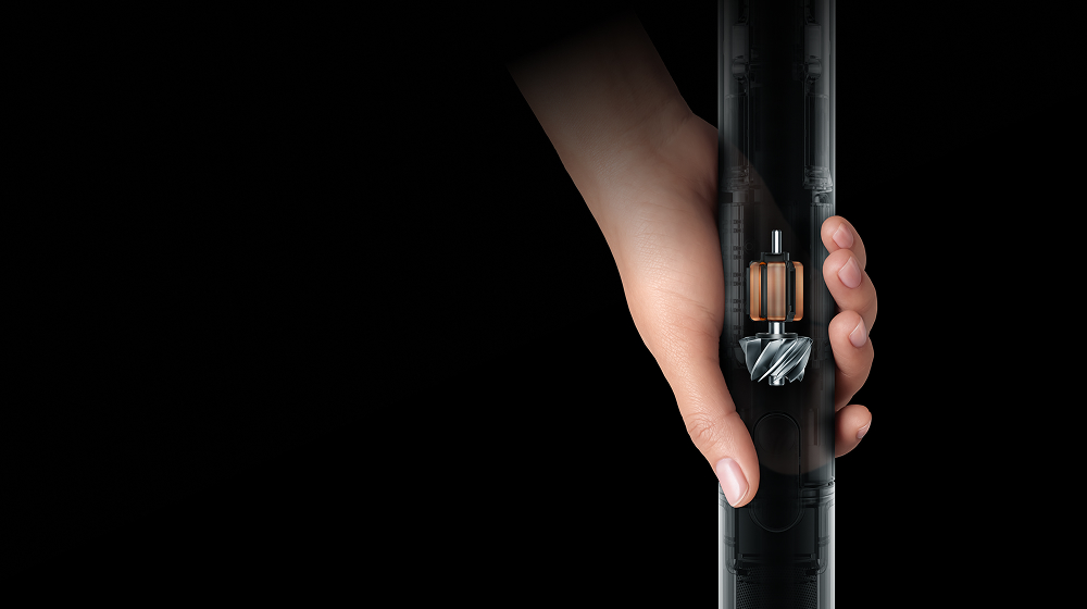 Corte mostrando o potente motor Hyperdymium 140k dentro do aspirador Dyson PencilVac.